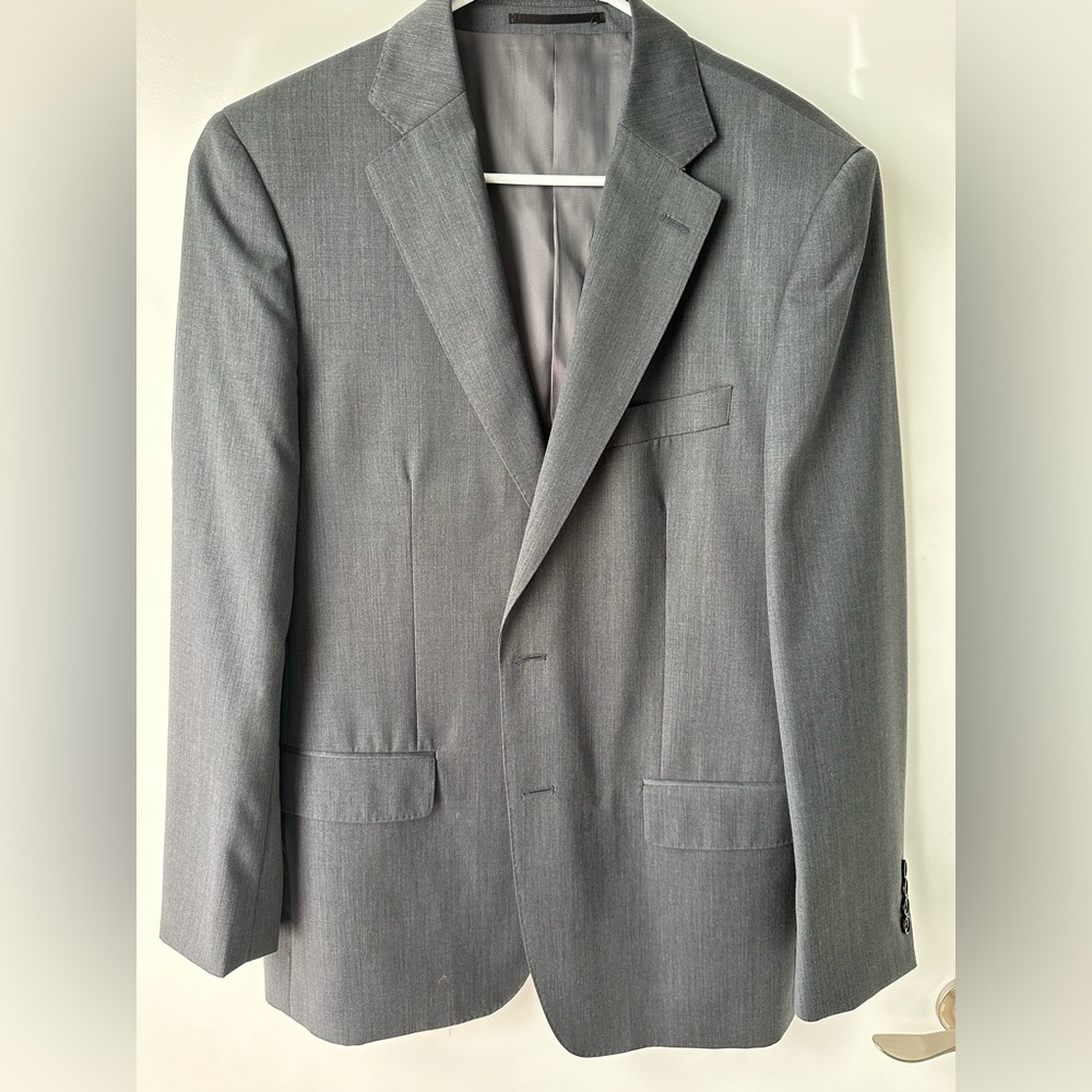 Richard Harris Grey Suit
Jacket: 38R
Pants: 32X32